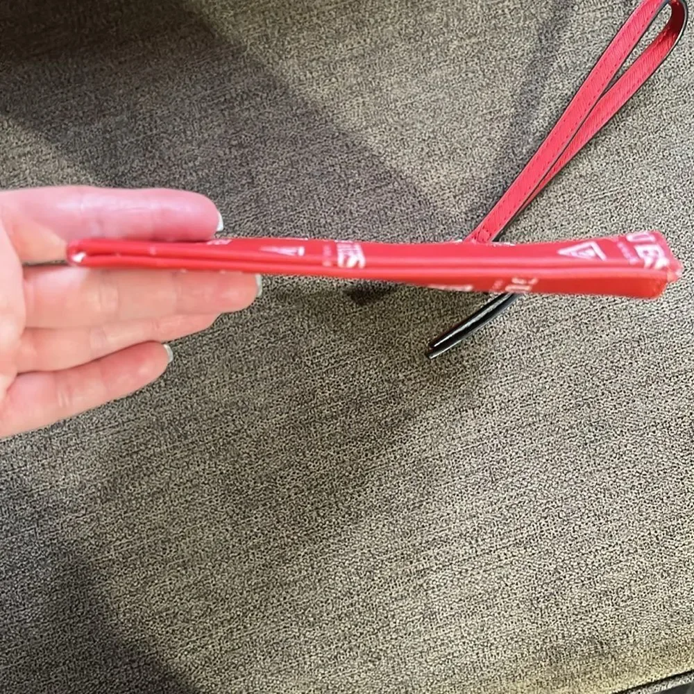 New Guess Wristlet Signature Logo in Red